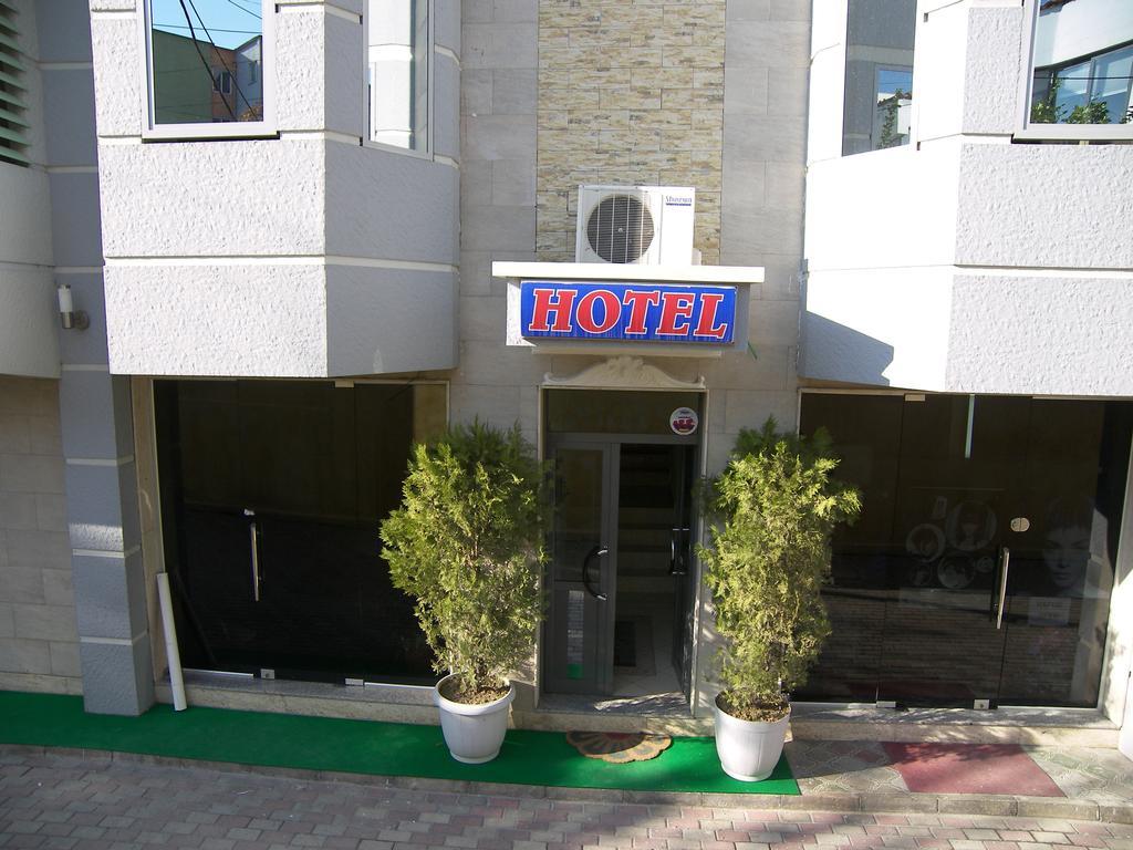 Koa Hotel Tirane Extérieur photo